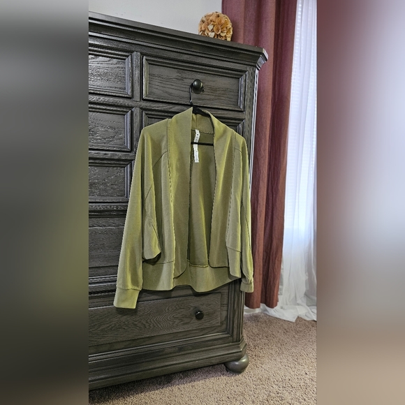 Lululemon Softstreme wrap - Picture 4 of 16